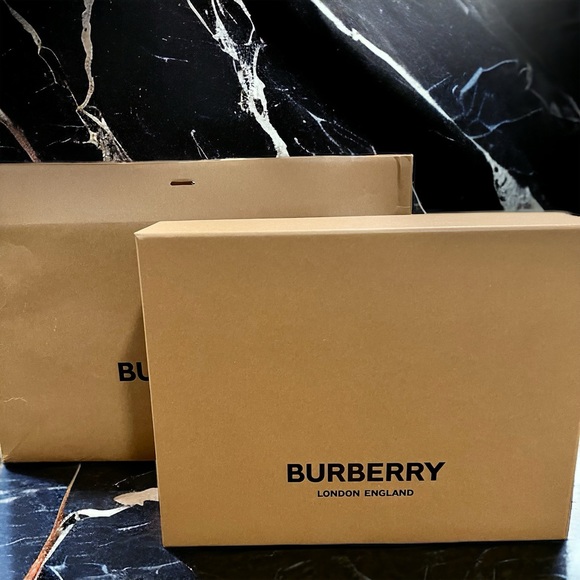 NWT Burberry TB Hat Unisex - Picture 7 of 8